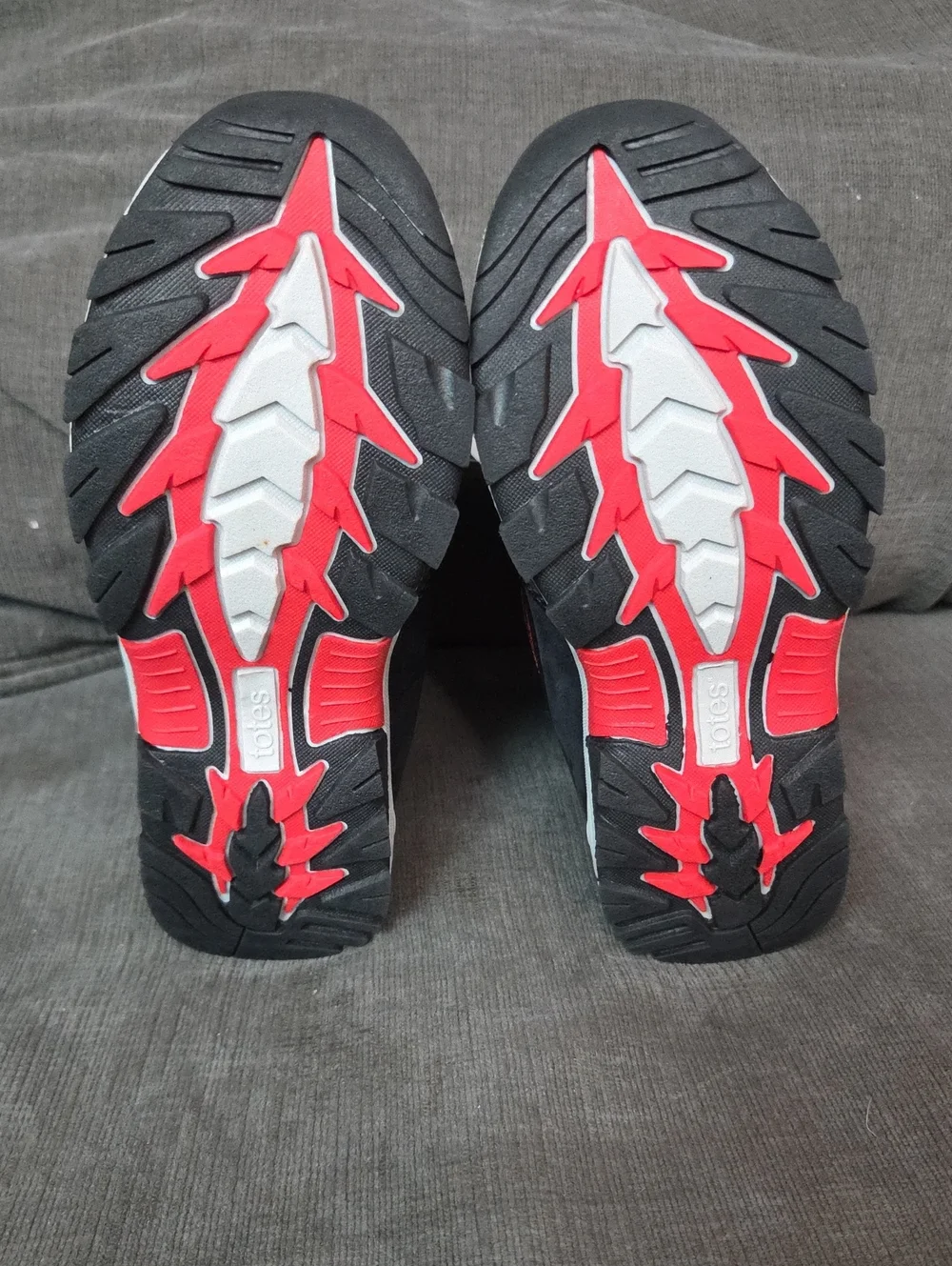 Totes Black and Red Kids Winter Boots with Thermolite Tag